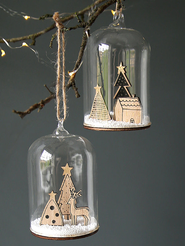 Weihnachtskugel-Schneelandschaft